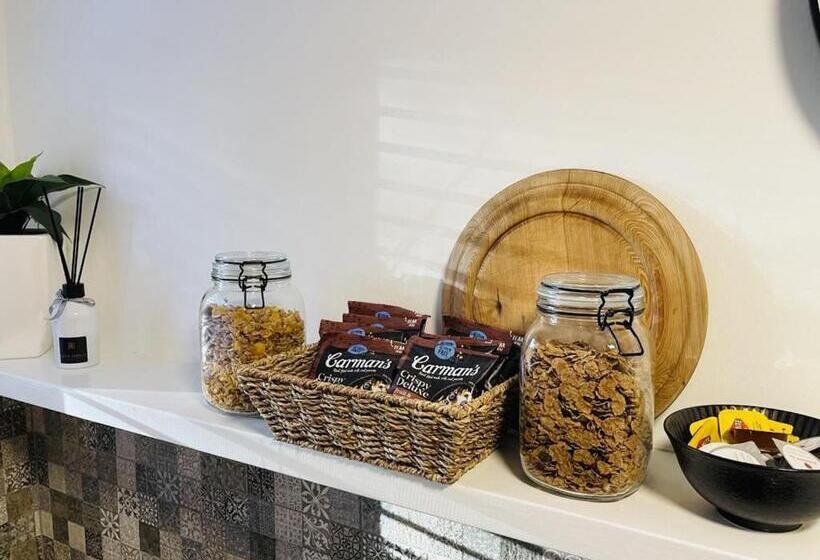 منزل غرفة نوم واحدة, St Helen S Cottages