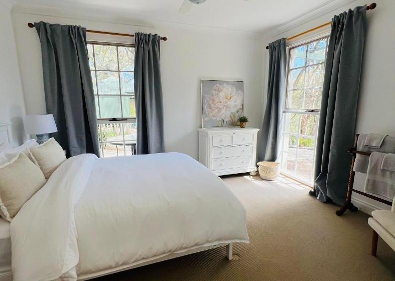 منزل غرفتين نوم, St Helen S Cottages