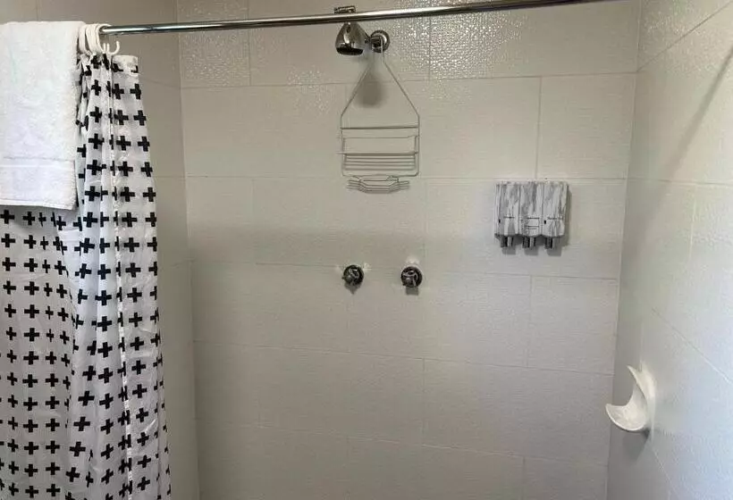 Perhehuoneisto, Tumut Valley Motel