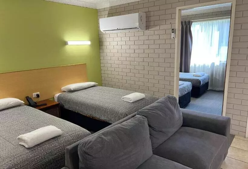 Perhehuone, Tumut Valley Motel