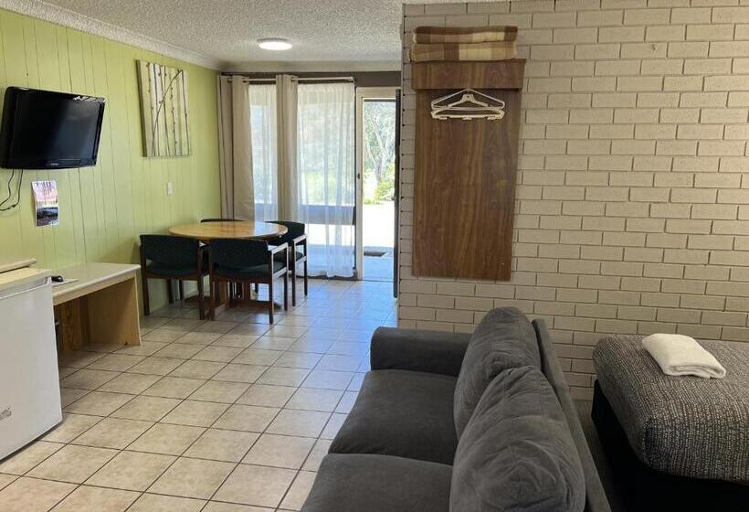 חדר משפחתי, Tumut Valley Motel