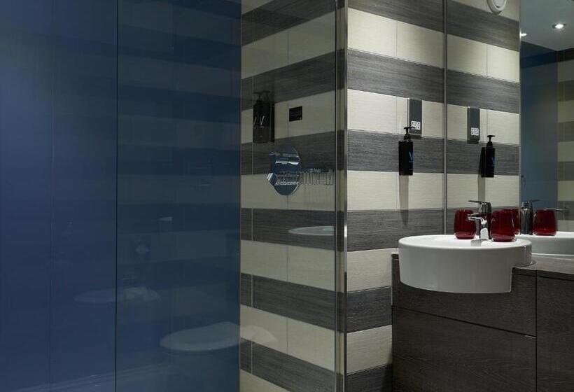 اتاق استاندارد با 2 تخت دوبل, Village Hotel Edinburgh