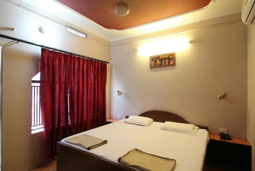 اتاق لوکس, Ajay International