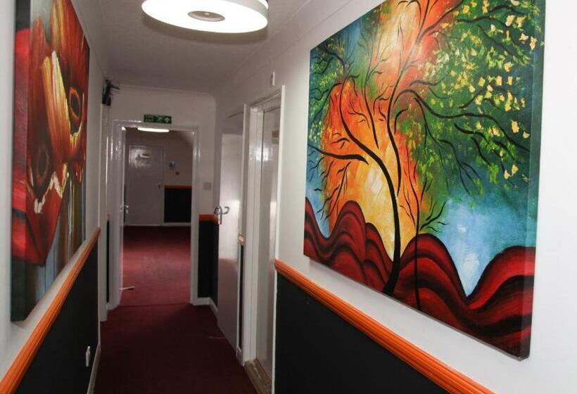 家庭间, Heathrow Inn