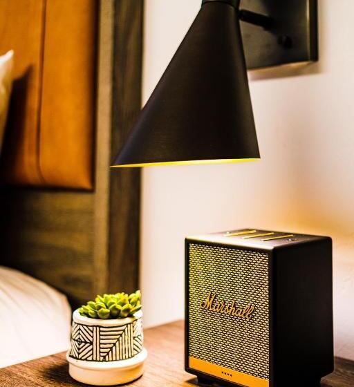 이그제큐티브 스위트 킹침대, Voco The Tuxon, An Ihg