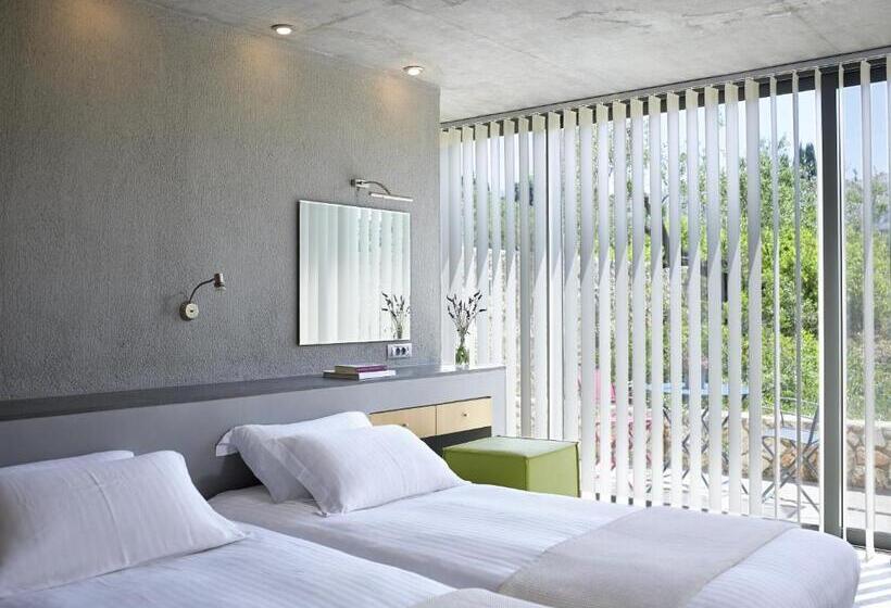 סטודיו סופריור, Leivatho