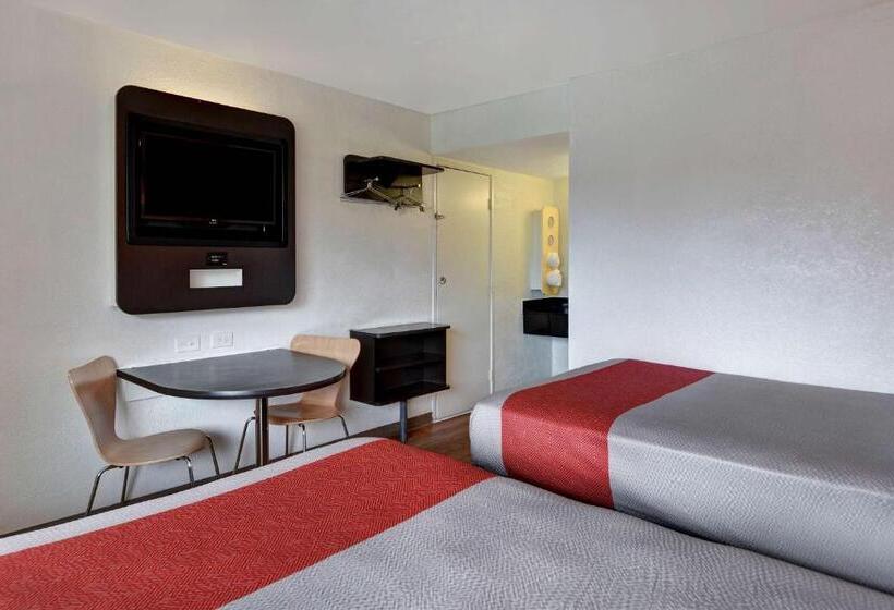 חדר סטנדרט לארבעה, Motel 6 Dania Beach