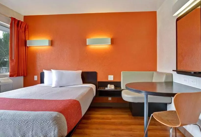 身障者適用スタンダードルーム, Motel 6 Dania Beach