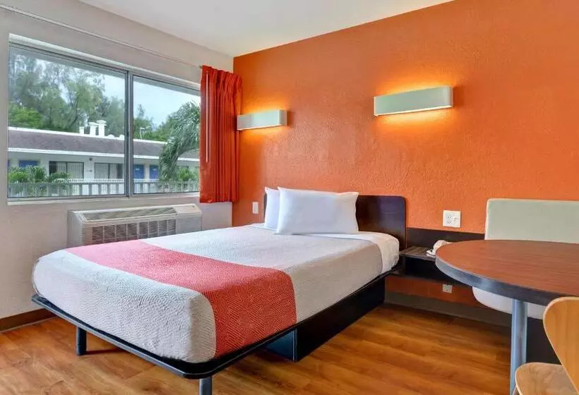 身障者適用スタンダードルーム, Motel 6 Dania Beach