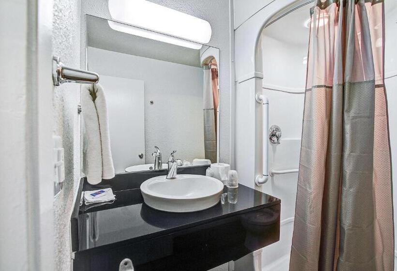 חדר דלוקס לארבעה, Motel 6 Green Bay, Wi