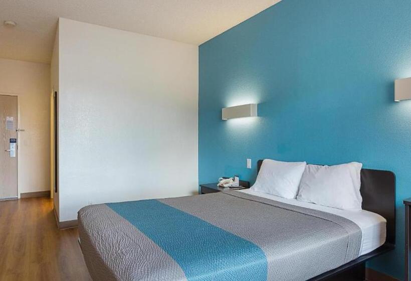 غرفة قياسية لذوى الاحتياجات الخاصة, Motel 6 Page, Az