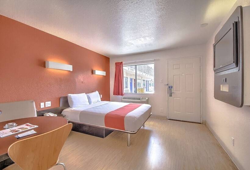 اتاق لوکس, Motel 6 San Antonio, Tx Six Flags Fiesta Tx  La Cantera Area