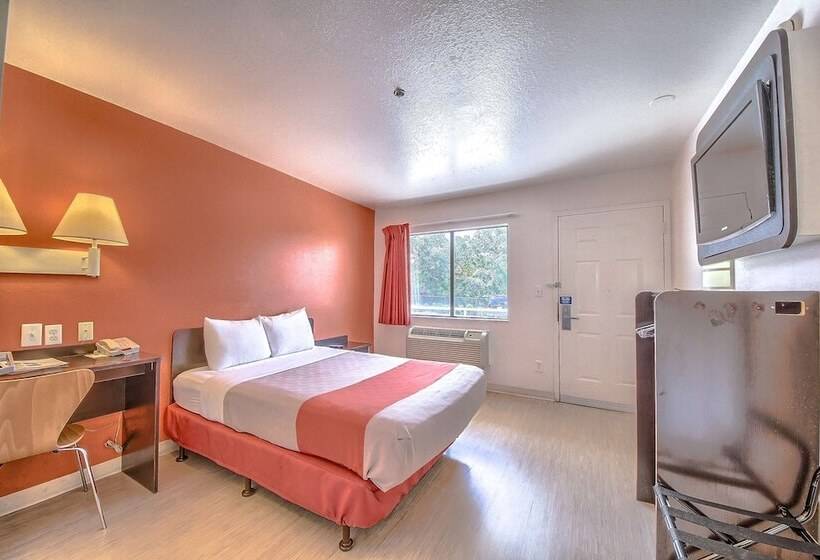 اتاق لوکس, Motel 6 San Antonio, Tx Six Flags Fiesta Tx  La Cantera Area