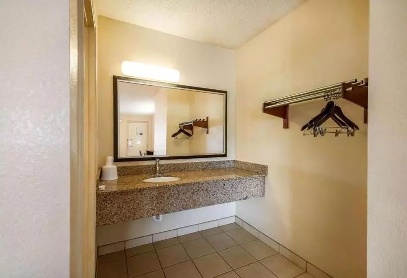 キングサイズベッドのスタンダードルーム, Motel 6 Washington Dc Convention Center