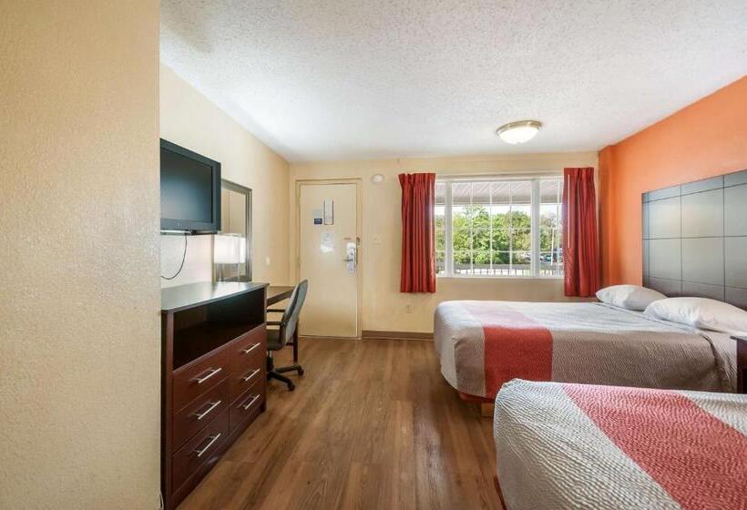 Economy Quadruple Room, Motel 6 Washington Dc Convention Center