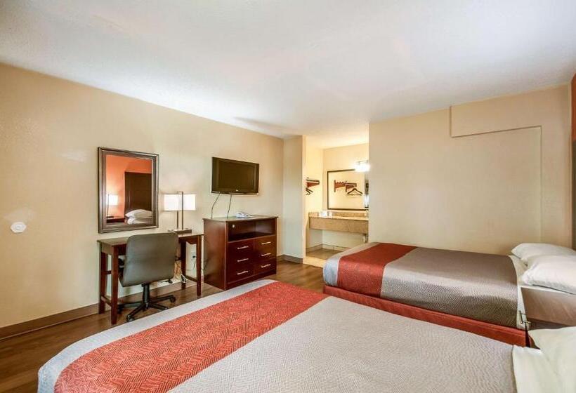 Economy Quadruple Room, Motel 6 Washington Dc Convention Center