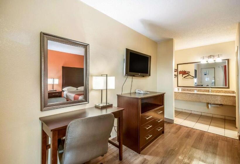 Economy Quadruple Room, Motel 6 Washington Dc Convention Center