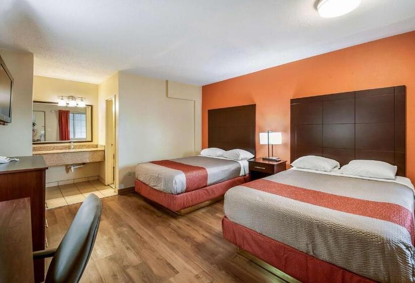 Economy Quadruple Room, Motel 6 Washington Dc Convention Center