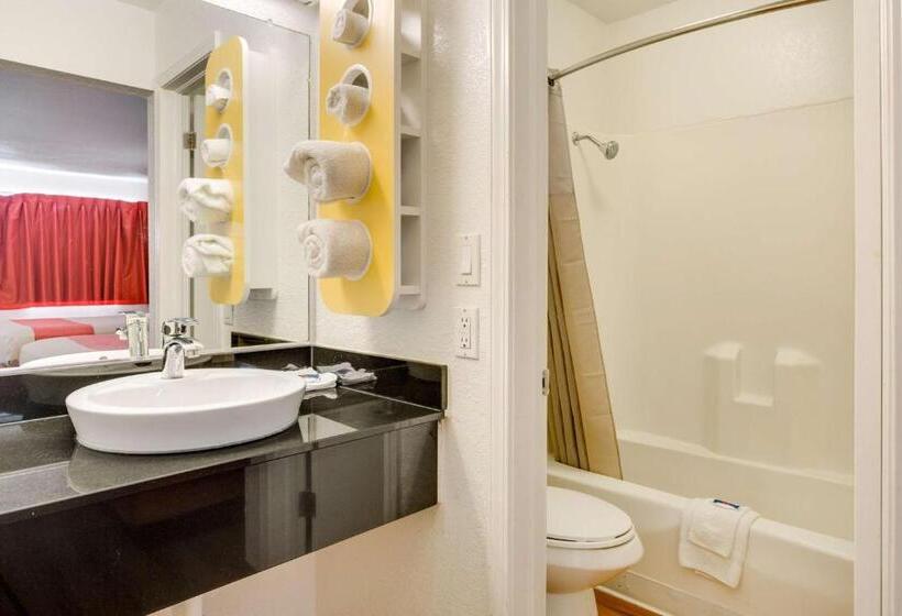 اتاق استاندارد با تخت بزرگ, Motel 6fayetteville, Ar