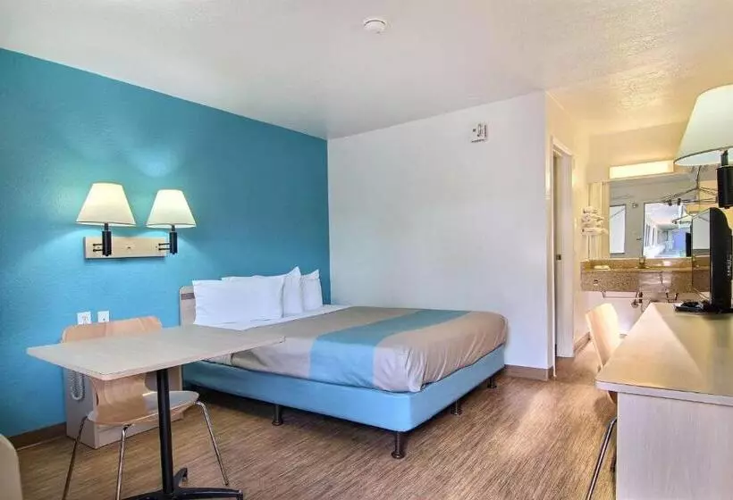 اتاق استاندارد برای معلولان, Motel 6 Lubbock, Tx