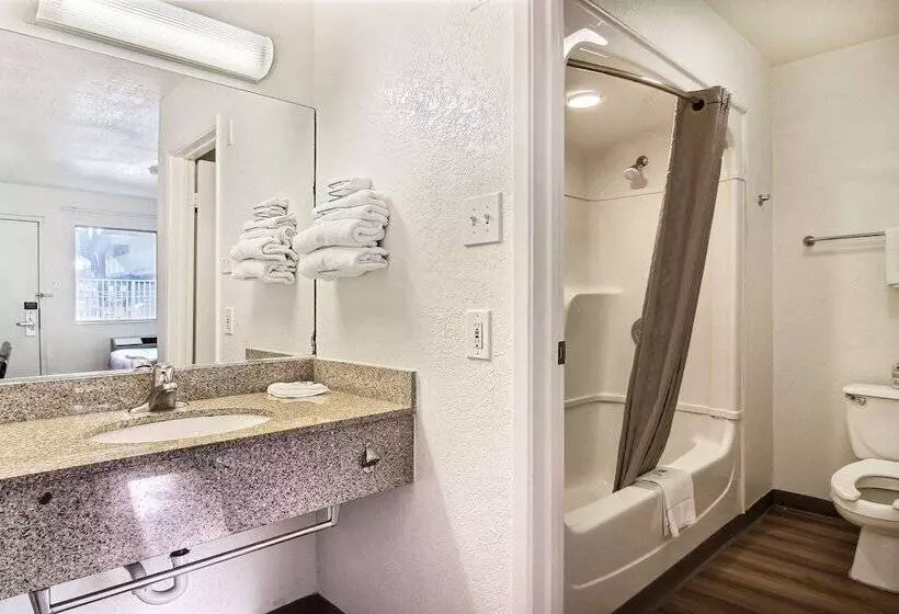 اتاق لوکس, Motel 6 Lubbock, Tx