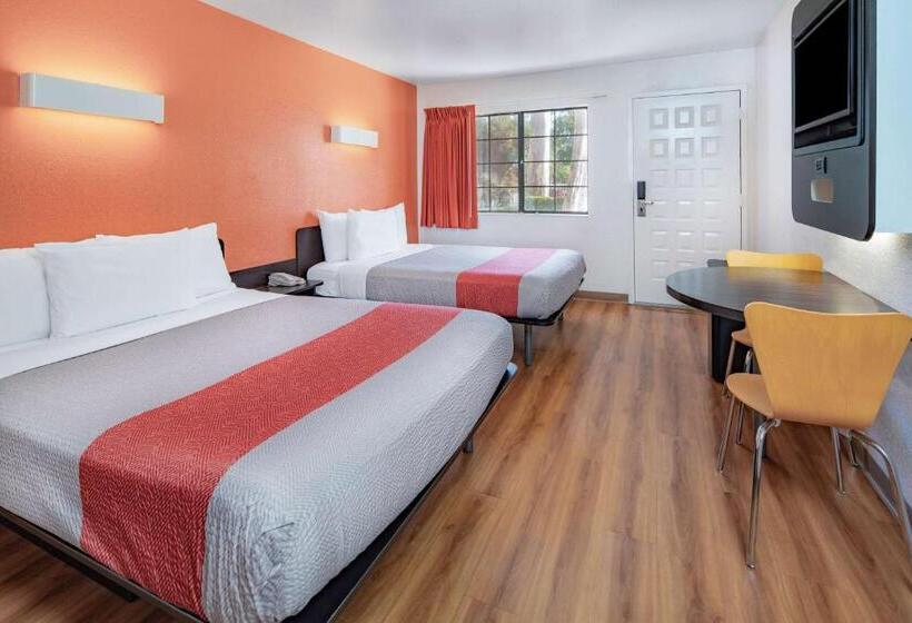 غرفة قياسية رباعية, Motel 6thousand Oaks, Ca
