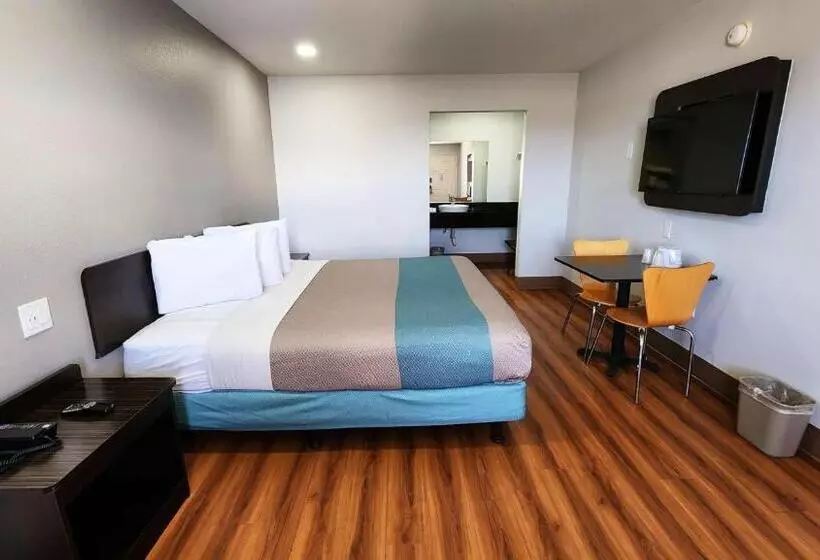 身障者適用キングサイズベッドルーム, Motel 6webster, Tx  Houston  Nasa Lake