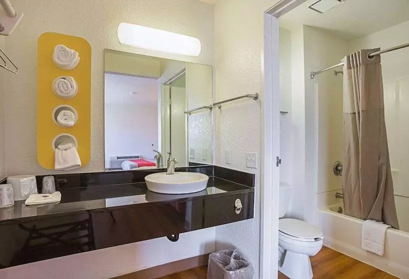 اتاق پرمیوم, Motel 6yuma, Az  East