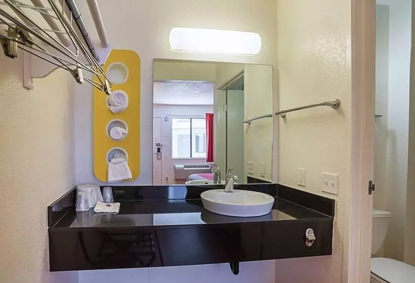 اتاق پرمیوم, Motel 6yuma, Az  East