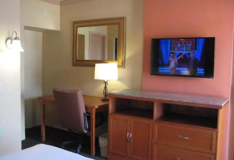 キングサイズベッドのスタンダードルーム, Americas Best Value Inn Porterville