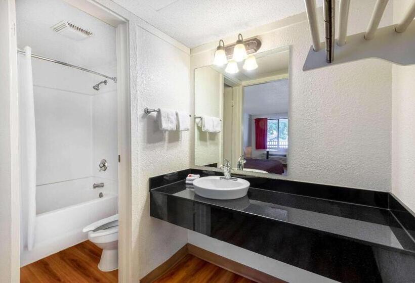 Стандартный Номер Кровать Кинг, Travelodge By Wyndham Essington / Philadelphia Airport