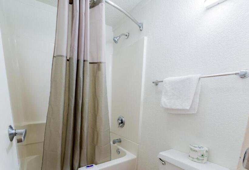 Стандартный Номер Кровать Кинг, Travelodge By Wyndham Essington / Philadelphia Airport