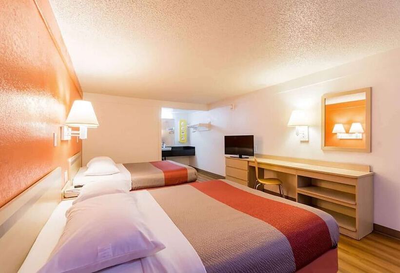 Номер Deluxe Адаптированный для Инвалидов, Travelodge By Wyndham Essington / Philadelphia Airport