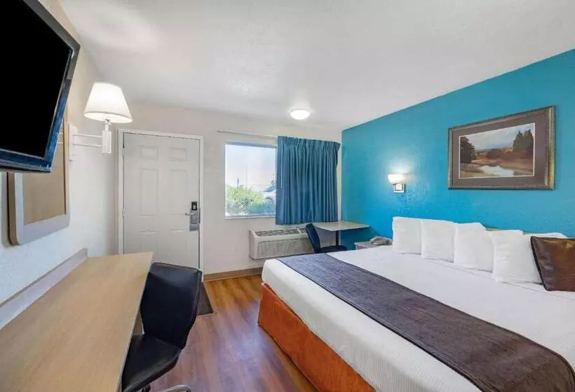 キングサイズベッドのデラックスルーム, Travelodge By Wyndham Miles City