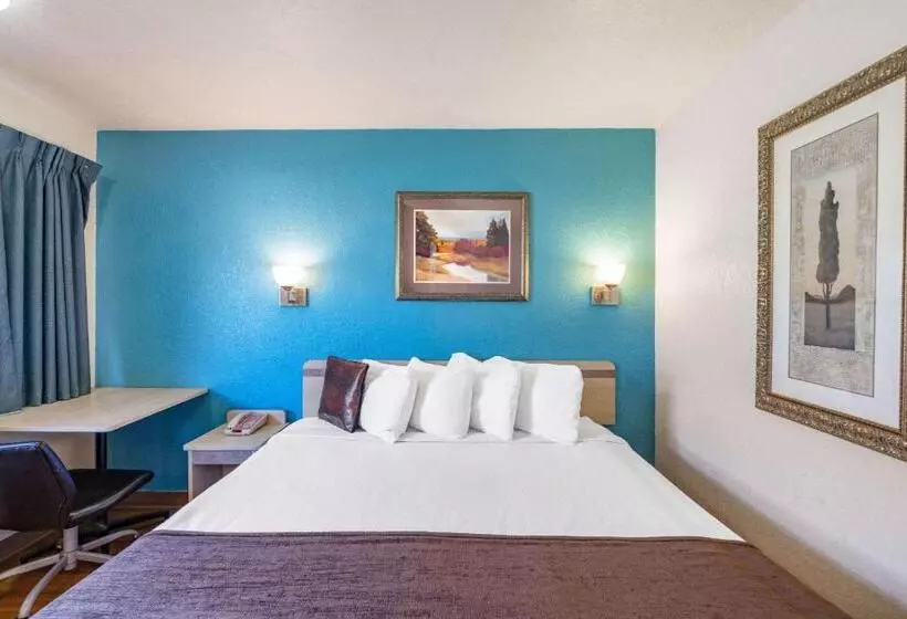 キングサイズベッドのデラックスルーム, Travelodge By Wyndham Miles City