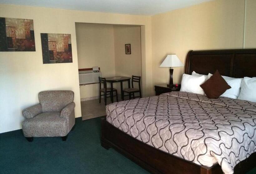 חדר סטנדרט עם מיטת קינג, Pacer Inn & Suites Motel