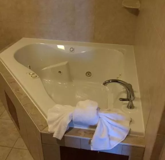 デラックススイート, Pacer Inn & Suites Motel
