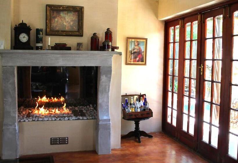 プールの見えるデラックスルーム, Goblin S Mead