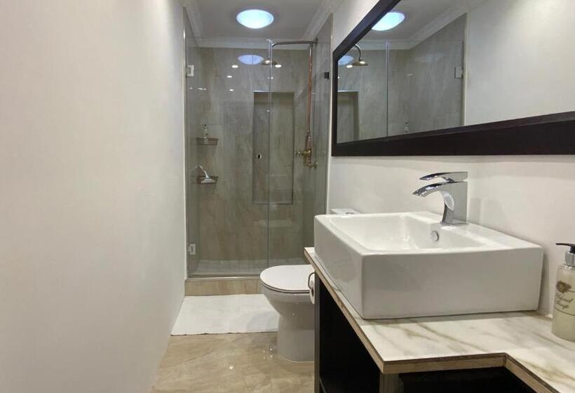 プールの見えるデラックスルーム, Goblin S Mead