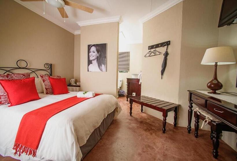 Семейный Номер, Stille Woning