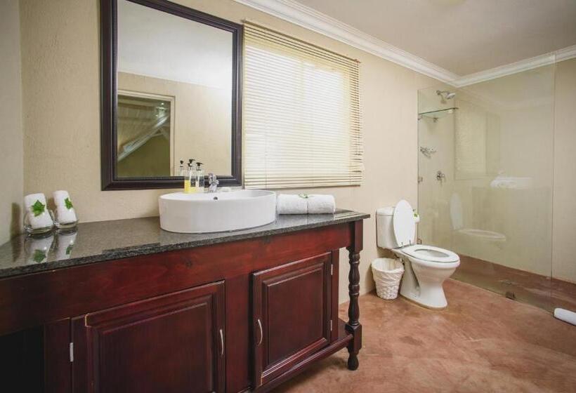 Семейный Номер, Stille Woning