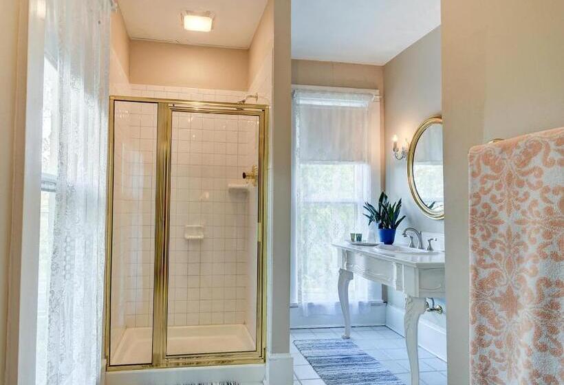 חדר דחוקס עם מיטת קינג, Prairie Guest House