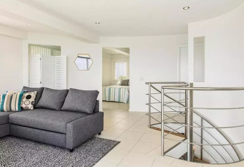 1 Bedroom Penthouse Apartment, Dorchester On The Beach