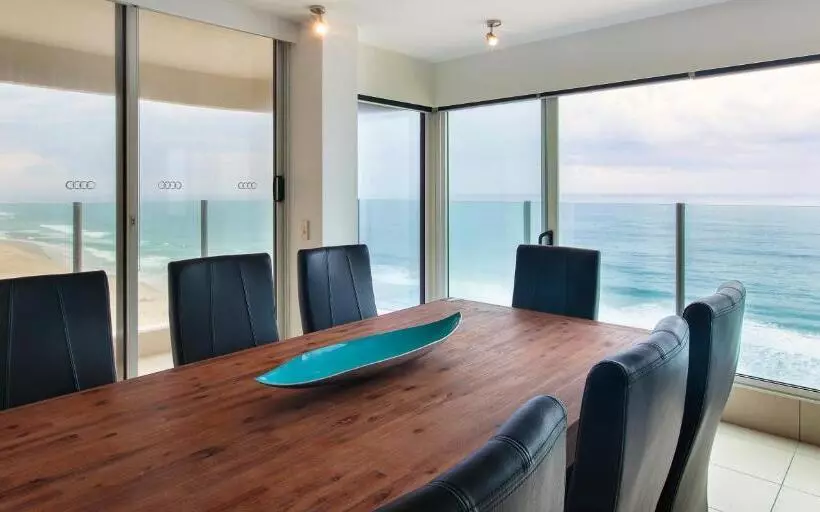 1 Bedroom Penthouse Apartment, Dorchester On The Beach