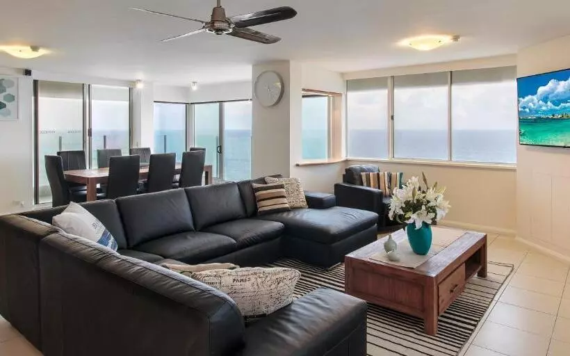 1 Bedroom Penthouse Apartment, Dorchester On The Beach