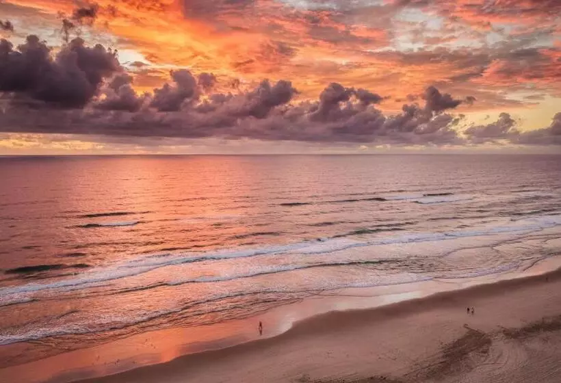 1 Bedroom Penthouse Apartment, Dorchester On The Beach