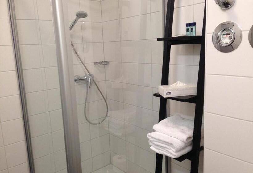 Номер Стандарт, Am Marktplatz