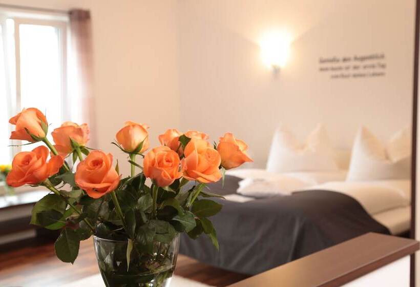 Номер Стандарт, Am Marktplatz