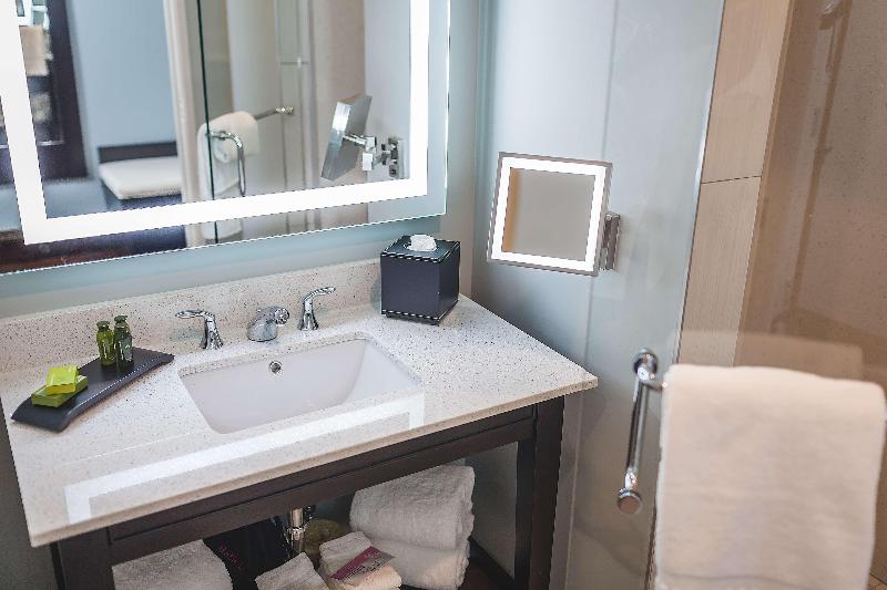 חדר סטנדרט עם מיטת קינג, The Cotton Sail Hotel, Tapestry Collection By Hilton