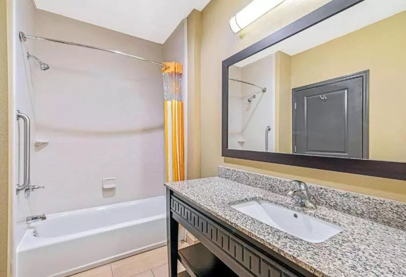 اتاق لوکس با تخت بزرگ, La Quinta By Wyndham Muskogee